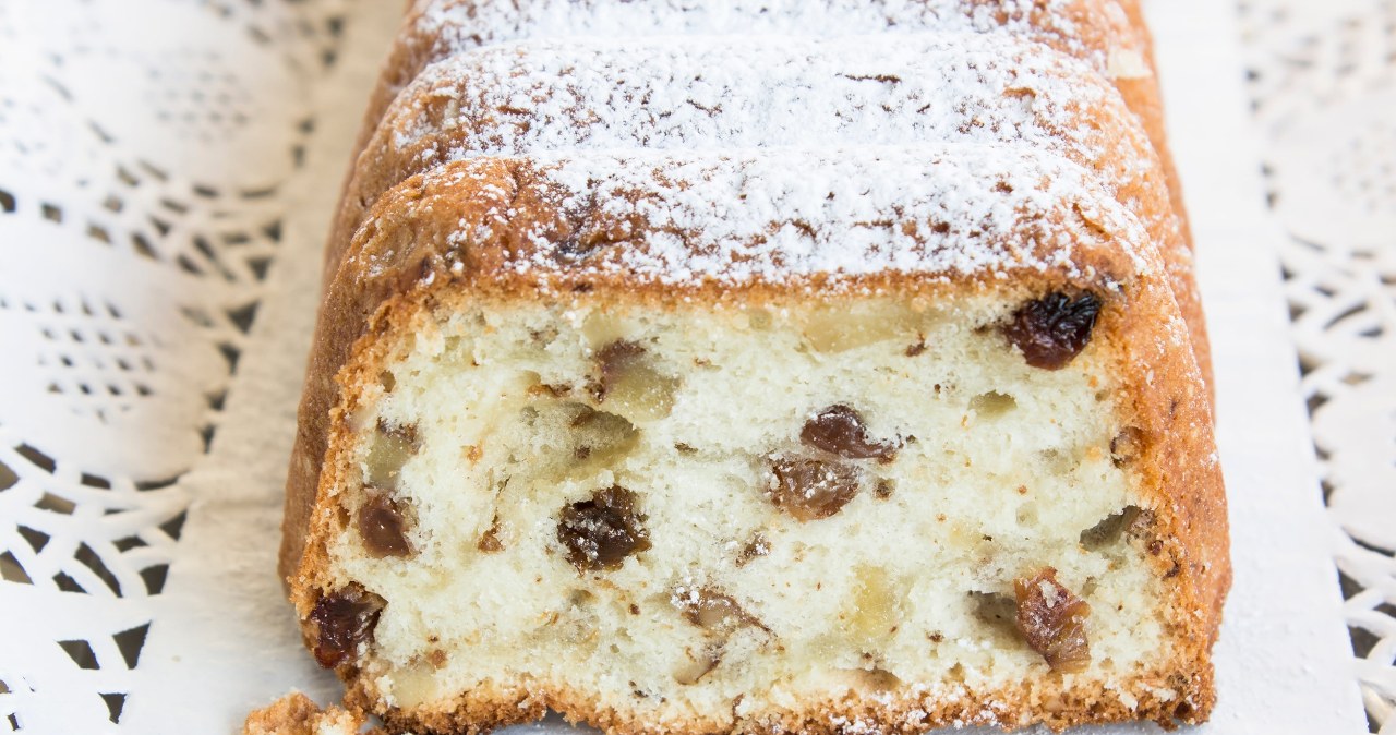 Cytrynowa babka z bakaliami zachwyci twoich gości /123RF/PICSEL