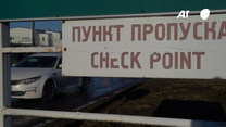 Cywile opuszczają Doniecką Republikę Ludową. Kolejka do punktu kontrolnego na granicy z Rosją