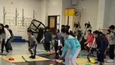 Cza-cza elementem hokeja. Zobacz, jak taniec pomaga w nauce gry!