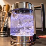 Czajnik szklany w promocji - Lidl czy Netto? Sprawdzamy, gdzie najbardziej się opłaca