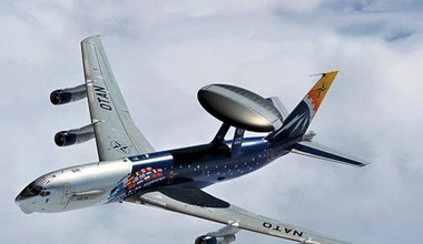 Czapki z głów, leci AWACS