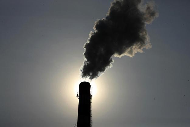 Czarna jest przyszłość pieców węglowych w naszym kraju... /AFP
