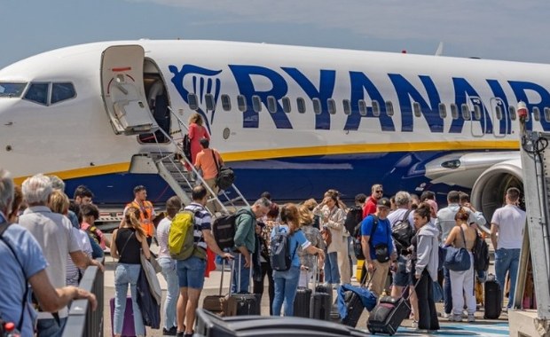 ​Czarne chmury nad Ryanairem i Wizz Airem. Chodzi o dopłaty za bagaż  