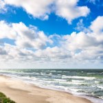 plaża Czarne grudki na plażach Bałtyku. Zebrano ponad 2 tony odpadów