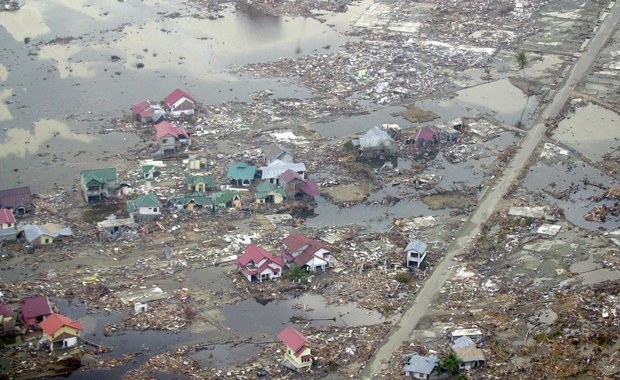 "Czarne i monstrualne fale". 18 lat temu tsunami zaskoczyło wszystkich