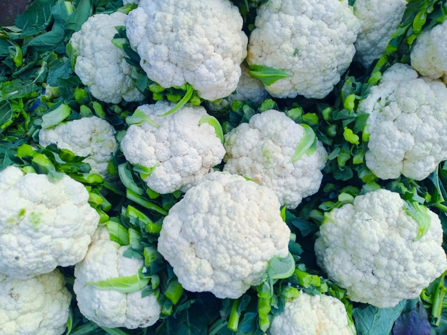 Czarne plamki na kalafiorze - jeść czy wyrzucić? Lepiej tego nie rób – konsekwencje mogą być poważne! /Shutterstock