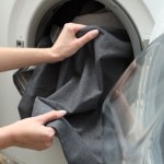 Czarne ubrania śmierdzą po praniu? Zmień 1 rzecz, a problem zniknie 