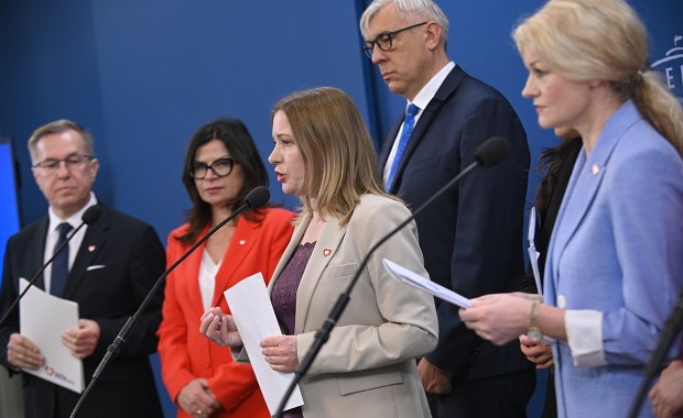 Czarnek, Kaczyński, Macierewicz. KO donosi, kto krzyczał "morderco"