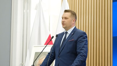 Czarnek o laptopach dla czwartoklasistów: Do użytku w domu, nie w szkole