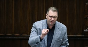 Czarnek składa projekt ustawy. Chodzi o VAT na paliwo