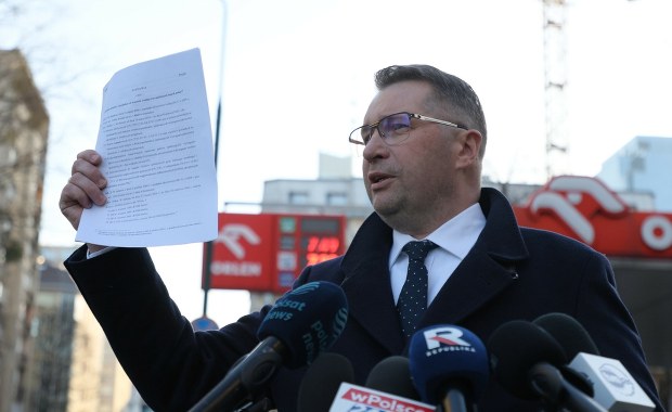 Czarnek składa projekt ustawy. Chodzi o VAT na paliwo