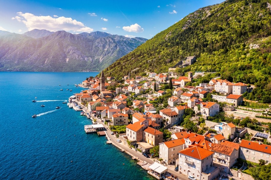 Czarnogóra. Widok na miasto Perast nad Zatoką Kotorską. /Shutterstock