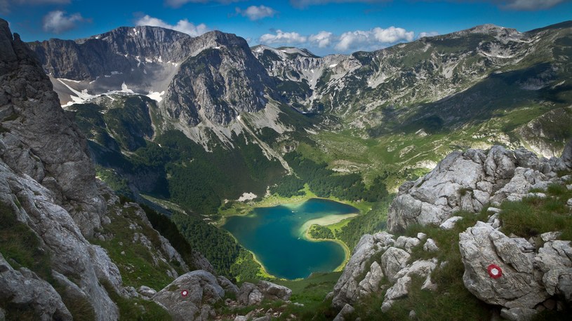 Czarnogóra zachwyca swoim dzikim pięknem i przyciąga coraz więcej turystów /materiały prasowe