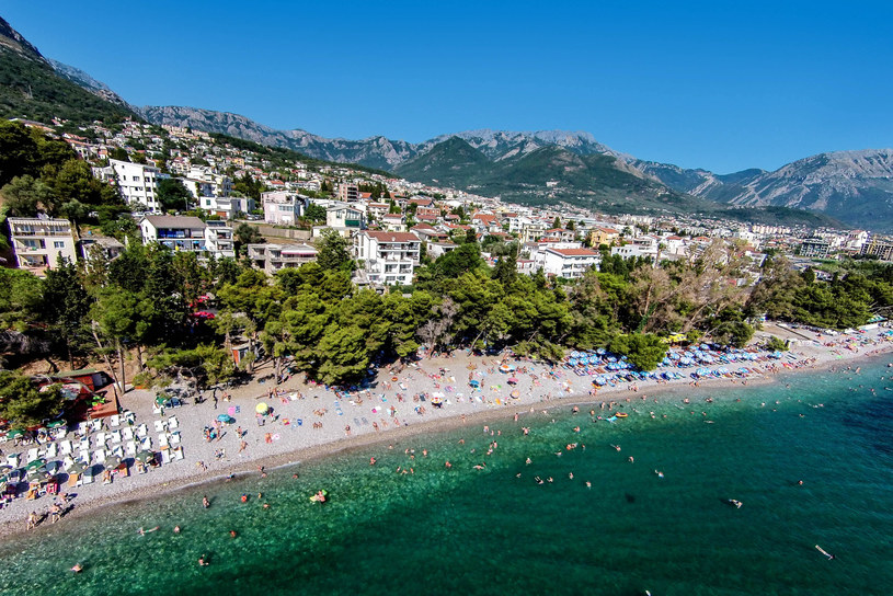 Czarnogórskie wybrzeże z roku na rok oferuje coraz bogatszą infrastrukturę /123RF/PICSEL