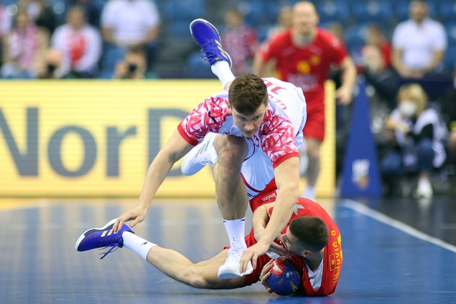 Czarnogórzec Branko Vujovic (dół) i Jan Czuwara (góra) z reprezentacji Polski /	Łukasz Gągulski /PAP