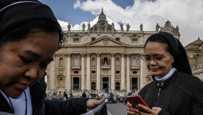 Czarny czy biały dym? Oczekiwanie na nowego papieża. TRANSMISJA Z WATYKANU