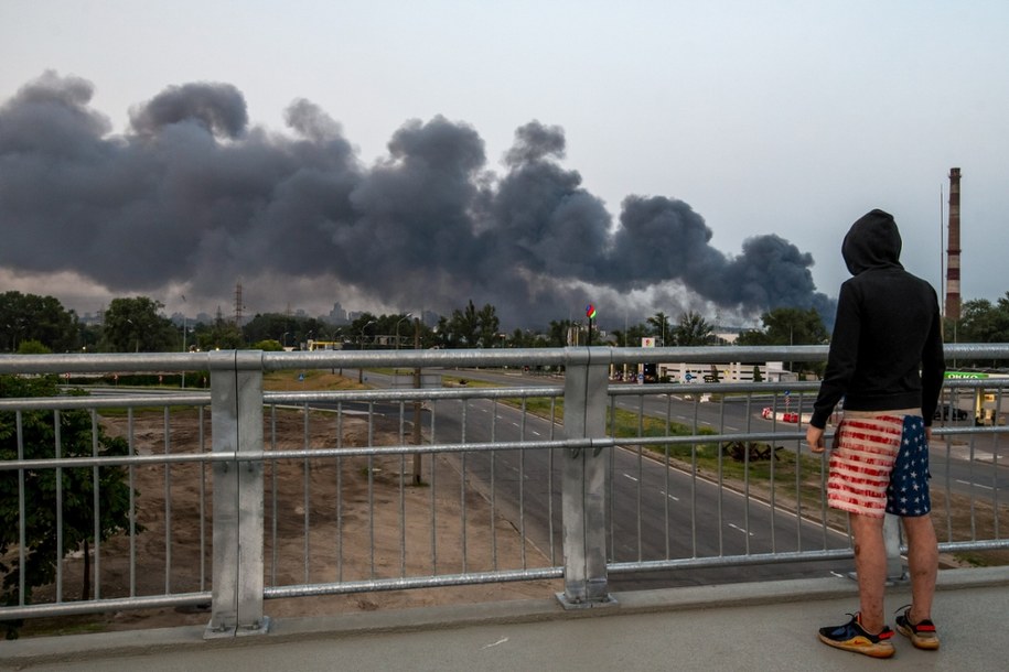 Czarny dym nad centralnymi dzielnicami Kijow /Vladyslav Musiienko /PAP