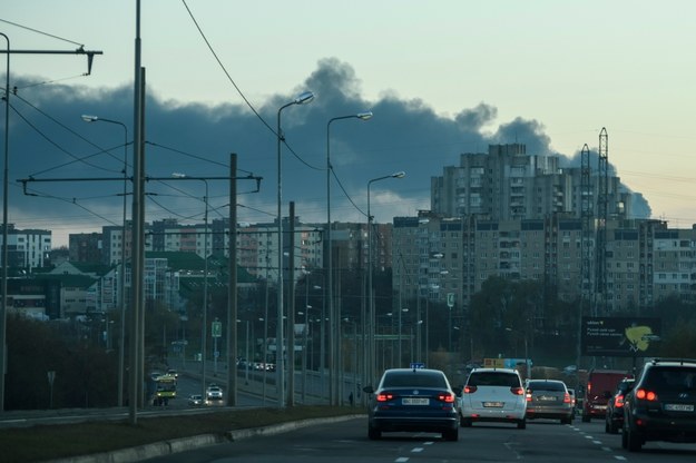 Czarny dym nad Lwowem /Vladyslav Musiienko /PAP/EPA