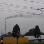Czarny dym z komina krakowskiej elektrociepłowni. To testy przed sezonem grzewczym