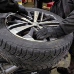 Czas na wymianę opon na letnie. Takie są teraz ceny u wulkanizatora