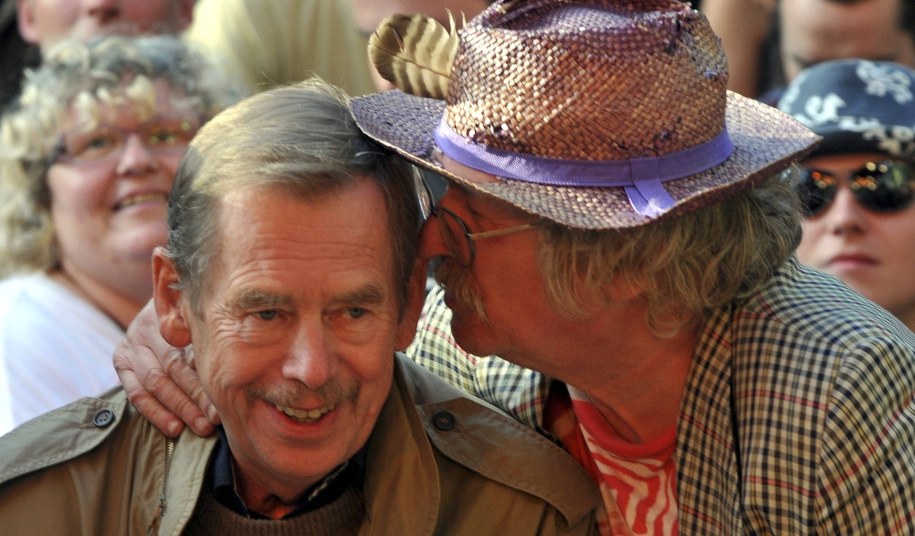 "Czasami ocieramy się o granice wielkiej historii. Nie wszystkim jest pisane zostanie Havlem czy Wałęsą" / 	MlejnkovĂˇ Alexandra /PAP/EPA