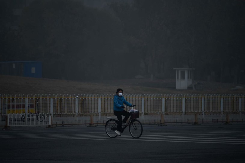 Czasami w Pekinie smog jest tak zły, że widzialność spada do kilku metrów /WANG ZHAO  /AFP