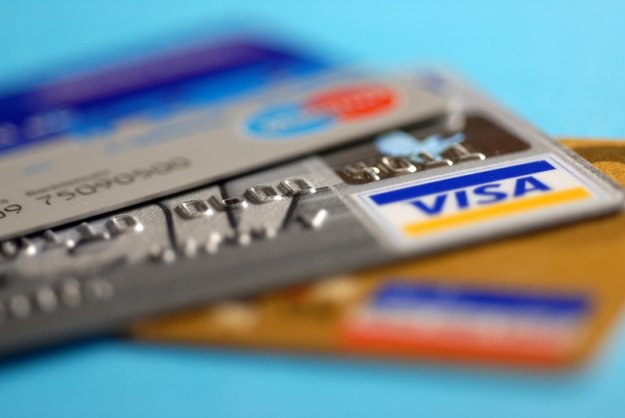 Czasami zadłużenie na karcie kredytowej można zamienić na tańszy kredyt ratalny /&copy; Panthermedia