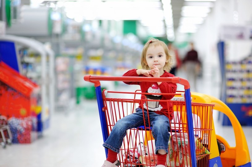 Czasami zakupy z dzieckiem to nie lada wyzwanie /123RF/PICSEL