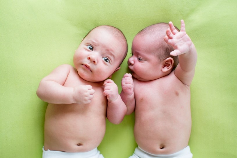 Czasami zdarza się, że bliźnięta mają różne daty urodzenia/zdjecie poglądowe /123RF/PICSEL