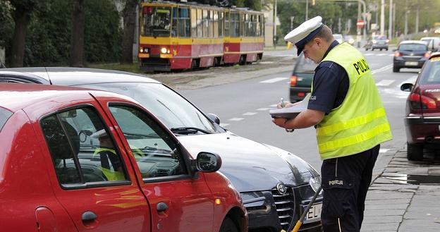 Czasem dobrym rozwiązaniem jest wezwanie policji / Fot: Leszek Rusek /Reporter