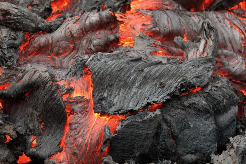 Czasem pod wygasłymi wulkanami wciąż może być rozgrzana magma. /Zdjęcie ilustracyjne /123RF/PICSEL