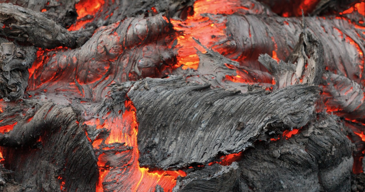 Czasem pod wygasłymi wulkanami wciąż może być rozgrzana magma. /Zdjęcie ilustracyjne /123RF/PICSEL
