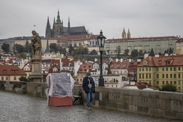 Czechy: 8713 nowych zakażeń koronawirusem /Martin Divisek /PAP/EPA