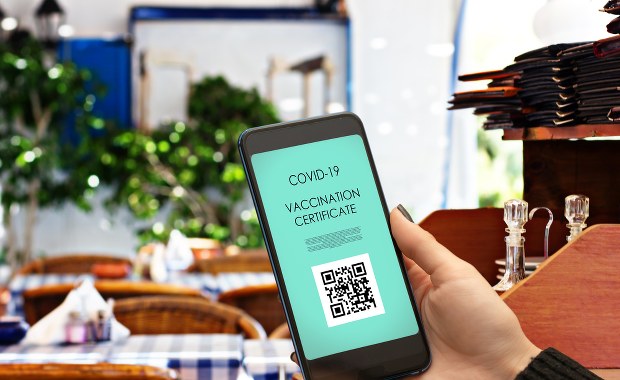 Czechy: Do restauracji tylko z certyfikatem covidowym