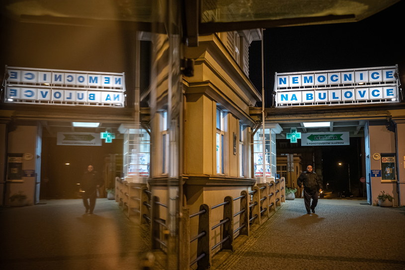 Czechy: Dwa kolejne potwierdzone przypadki Covid-19 /Martin Divisek /PAP/EPA