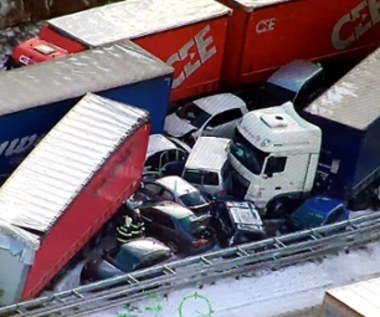 Czechy. Karambol blisko 40 samochodów na autostradzie D5 pod Pragą