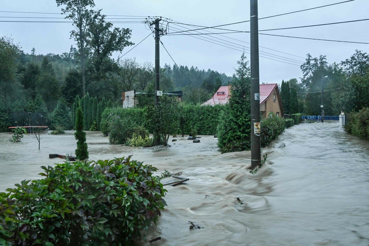 Czechy po powodzi: 5 osób nie żyje, 8 zaginęło