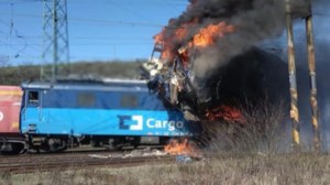 Czechy: Zderzyły się dwa pociągi. Jeden przewoził propan dla Unipetrolu, nie żyje maszynista