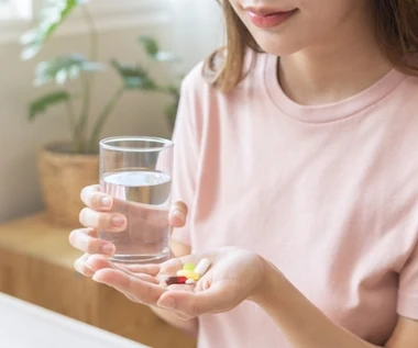 Czego nie łączyć z suplementami diety – najczęstsze błędy