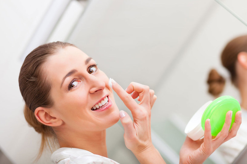 Czego nie może zabraknąć w twojej kosmetyczce? Preparatów nawilżających, oczyszczających i odżywiających skórę. To podstawa. /- /123RF/PICSEL