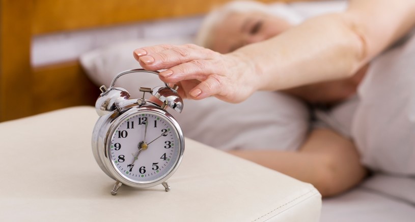 Czego nie warto robić po przebudzeniu? Oto pięć szkodliwych nawyków /123RF/PICSEL