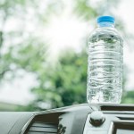 lato Czego nie zostawiać w samochodzie w upał? Lista może cię zaskoczyć