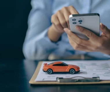Czego potrzebuję, żeby sprzedać auto? Kluczowe dokumenty i procedury