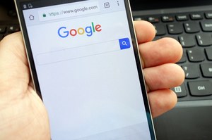 Czego Rosjanie szukają w Google? Sposobów na... ucieczkę z kraju