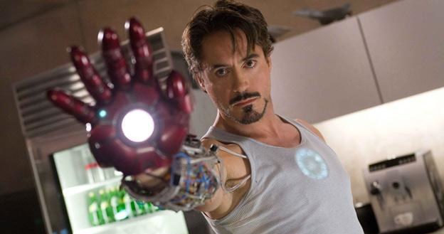 Czego się nie robi dla sztuki... Robert Downey Jr. skręcił nogę w kostce /materiały prasowe