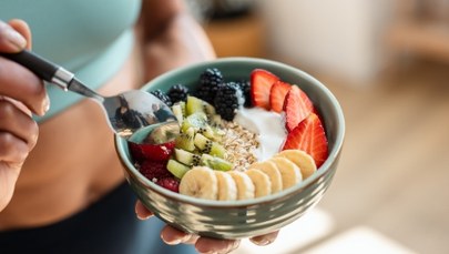 Czego unikać na śniadanie? Dietetyczka ocenia popularne owoce