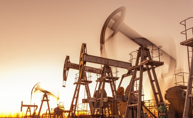Czegoś takiego nie było od pandemii. Nadpodaż ropy uderza w producentów