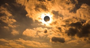 Czegoś takiego w Europie nie było od 27 lat. Mrok spowije Ziemię