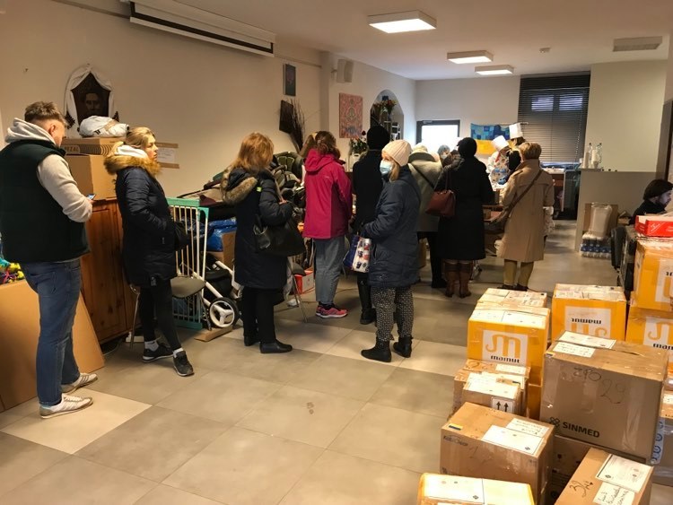 Czekający na kupno pierogów we wrocławskiej świetlicy /Paweł Pyclik /RMF FM