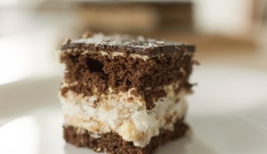 Czekolada i kokos w perfekcyjnym duecie. To ciasto rozpływa się w ustach